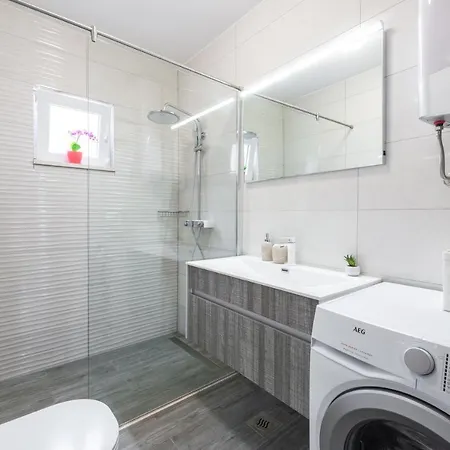 Charming Svagusa With Sea View Mlini