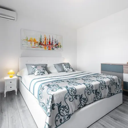 Charming Svagusa With Sea View Feriehus *