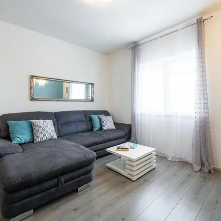 Charming Svagusa With Sea View Feriehus