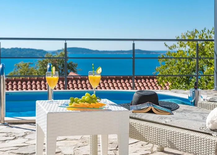 Charming Svagusa With Sea View 펜션